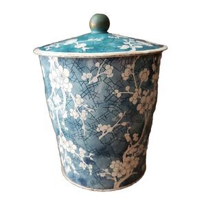 Vintage Blue White Floral Round Tin Tea Container Made In England Light Weight